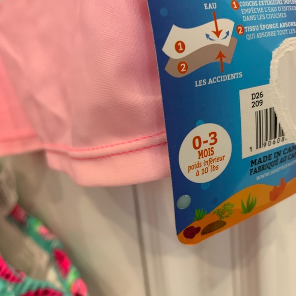 Baby girl 2 piece swimsuit with built in diaper 0-3 months - Picture 3 of 3